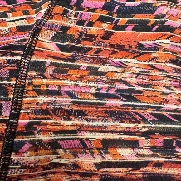 LULULEMON Crop Leggings Size 4 - 19" Inseam 🌟 - Picture 4 of 6